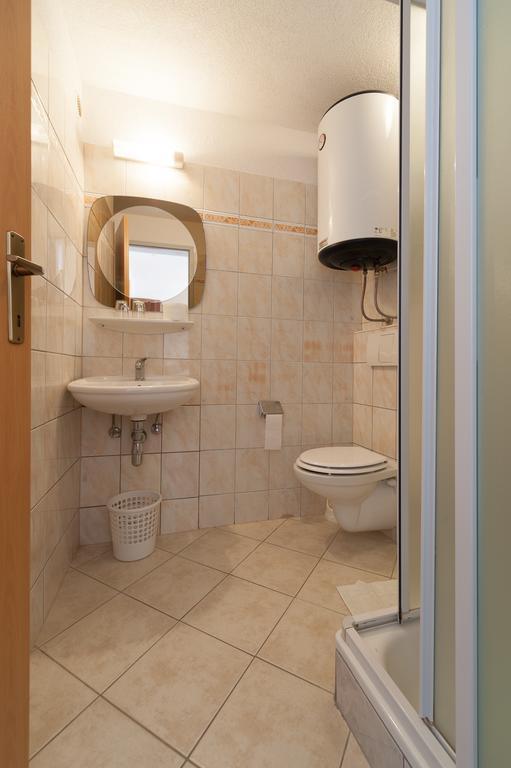 Apartmenthaus Hana カルロバッグ エクステリア 写真